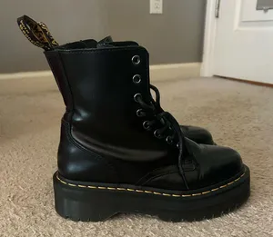 Dr. Martens thumbnail 1