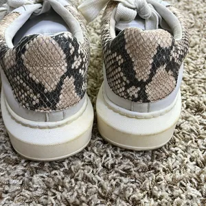 Steve Madden 7.5 sneakers with snake skin accents thumbnail 3