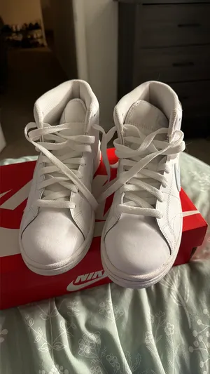 Nike Shoes Court Royale 2 Mid Women’s thumbnail 4
