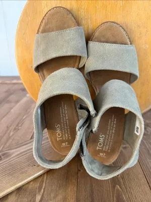 TOMS Women’s Size 7 Gray Suede Peep Toe Block Heel Sandals thumbnail 7