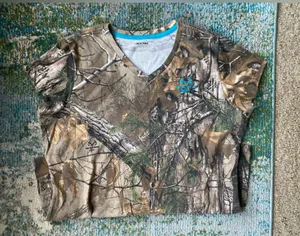 Realtree women’s v-neck brown camo short sleeve t-shirt, size XXL thumbnail 1