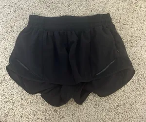 Lululemon Hotty Hot Shorts 2.5" Low-Rise Black thumbnail 1