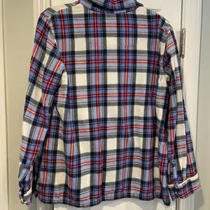 L.L. Bean Size M Blue Red 100% Cotton Plaid Flannel Button Up Pajama Top thumbnail 10
