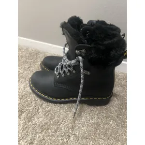 Dr. Martens 1460 Serena Collar Faux Fur Lined Lace Up Combat Boots 7 NWOT thumbnail 10