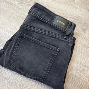 •EXPRESS• MID RISE BOYFRIEND JEANS thumbnail 7