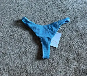 Dippin’ Daisy’s Bikini Set thumbnail 3