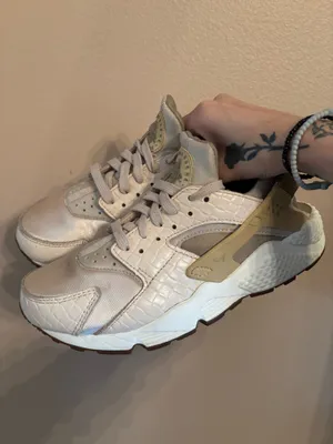 Nike Wmns Air Huarache Run Premium 'Oatmeal' thumbnail 6