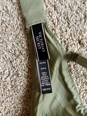 Victoria’s Secret Very Sexy Pushup Bra thumbnail 2