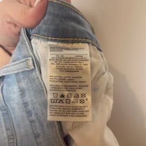 Denizen for Levi’s Women’s Mid-Rise Boyfriend Light Wash Distressed Jeans Sz 18 thumbnail 12