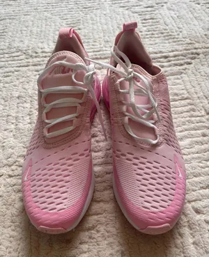 Nike Pink Shoes thumbnail 1