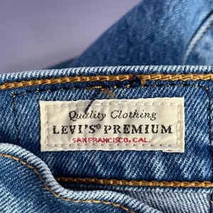 Levis Wedgie‎ Distressed Knee Jean in Blue Size 28 thumbnail 3
