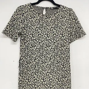 Zara Brown Animal Print Short Sleeve Knee Length Sheath Dress Womens M Leopard thumbnail 3