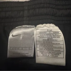 Nike Women’s Large Black Lined Windbreaker Athletic Pants thumbnail 3
