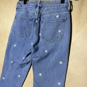 PacSun Women 23 Daisy Embroidered Mom Jeans High Rise Blue Floral Y2K Tapered thumbnail 8