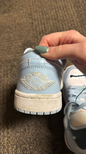 Jordan Nike  Retro 1 Low Sneakers thumbnail 7