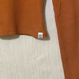 Daydreamer Thermal Crop Long Sleeve Mock Neck Top Orange Womens Large NWT thumbnail 4