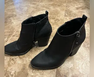 Black leather heeled boots Size 9 thumbnail 3