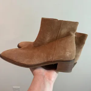 Aquatalia Reeta Tan Brown Weatherproof Suede Ankle Boots Made in Italy Womens 7 thumbnail 3
