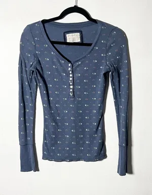 Aeropostale Elena Gilbert Long Sleeve Top Medium Blue Floral Henley Y2K 2000s thumbnail 1
