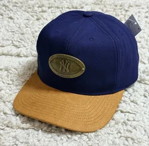 Mitchell & Ness MLB New York Yankees Metal Logo Tag Snapback Hat thumbnail 1