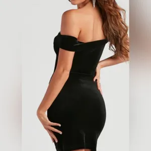 WINDSOR Elegant Black Off-Shoulder Home Coming Dress Size Small thumbnail 3