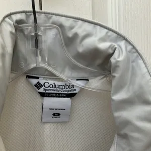 FINAL MARKDOWN Ladies Columbia windbreaker medium thumbnail 3