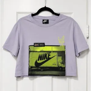 Nike Sportswear NYC Graphic Crop Tee Lavender Purple Cropped T-Shirt XS thumbnail 2