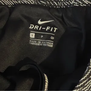 Nike‎ Black & White Dri-Fit Running Shorts Sz Sm thumbnail 3