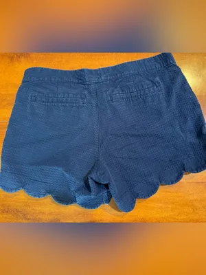 Women’s Navy Lilly Pulitzer Scallop Hem Shorts size 6 thumbnail 2