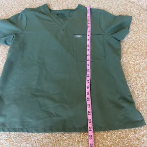 FIGS V-Neck Scrub Top Olive Green Women Medium Nurse Healthcare Uniform thumbnail 5