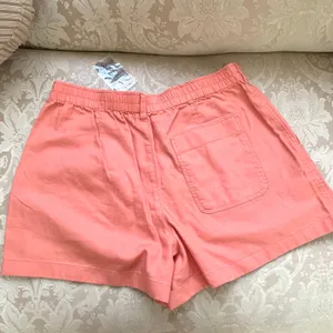 Uniqlo Linen Cotton 2.5" Inseam Shorts in Orange thumbnail 5
