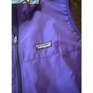 Patagonia Vest Women's Sz med Lightweight Purple Running Zip Up Athletic Workout thumbnail 4
