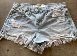 Abercrombie&Fitch ShortsSize 2 W 26 Blue Denim Distressed Frayed Hem Light Wash thumbnail 1