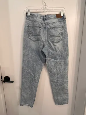 American Eagle High Rise Mom Jean thumbnail 2
