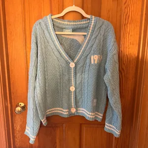 EUC Taylor Swift 1989 Taylor’s Version Cardigan: XS/SM thumbnail 5