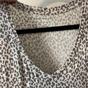 American Eagle V neck top thumbnail 3
