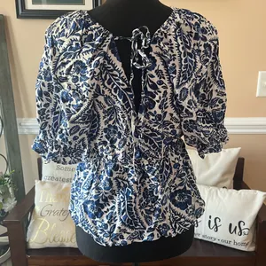 Mi Ami for Francesca’s Floral Blue and White Women's Top thumbnail 3