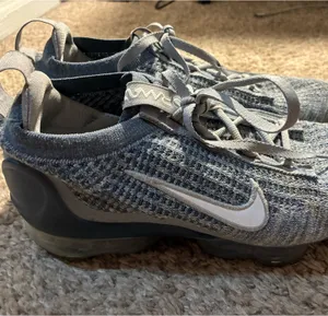 Grey Nike Vapormax thumbnail 2