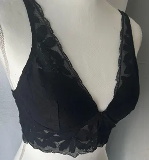 PINK Victoria's Secret Black Floral Lace Bra thumbnail 1