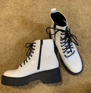 Forever 21 White Snakeskin Platform Boots thumbnail 2