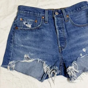 Levi's 501 Distressed Cutoff Denim Shorts Ripped Light‎ Wash Womens Size 26 thumbnail 4