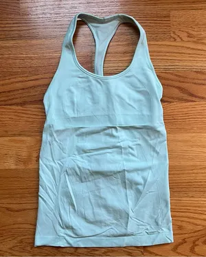 Lululemon aqua tank with built in bra size 6 thumbnail 1
