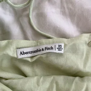 Abercrombie green spring peplum top Blouse thumbnail 3