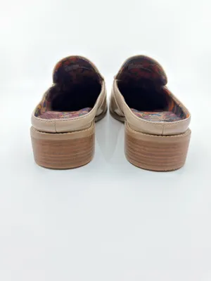 These Korks Laporte patent loafers feature a square toe and a block heel. SZ 10 thumbnail 3