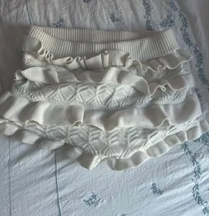 Edikted Shorts Ruffle Knit thumbnail 1