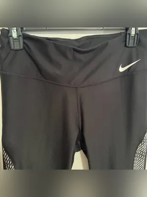 NWOT Women’s Nike Black/Gray Crop Leggings Size M thumbnail 3
