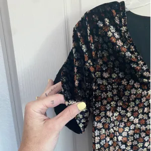 Madewell Velvet Split Sleeve Ruffle Hem‎ Floral Top Black Brown K2795 XS thumbnail 9