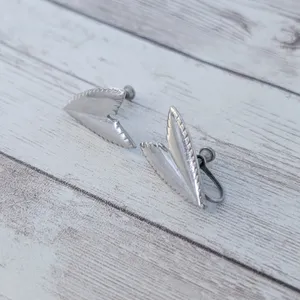 Vintage Screw On Earrings Arrow Shape - Fair Condition thumbnail 3