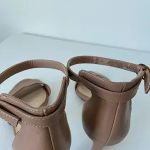 X-Appeal women’s Daire scalloped tan ankle strap‎ heels — size 10 thumbnail 8