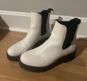 Chinese Laundry Women’s Chelsea Platform Boots thumbnail 1
